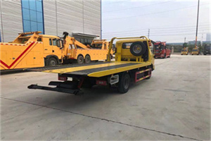 右江非事故拖车